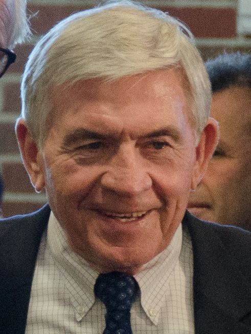 Gary Moeller, head coach at Illinois and Michigan