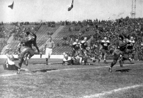 Action during the 1939 Cotton Bowl Classic between the Texas Tech Red Raiders and the St. Mary's Gaels