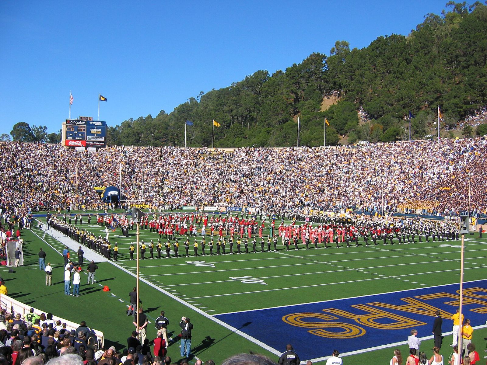 Photo taken by Poppy in November 2004. Big Game 2004 (Cal-Stanford) : Cal and Stanford Bands