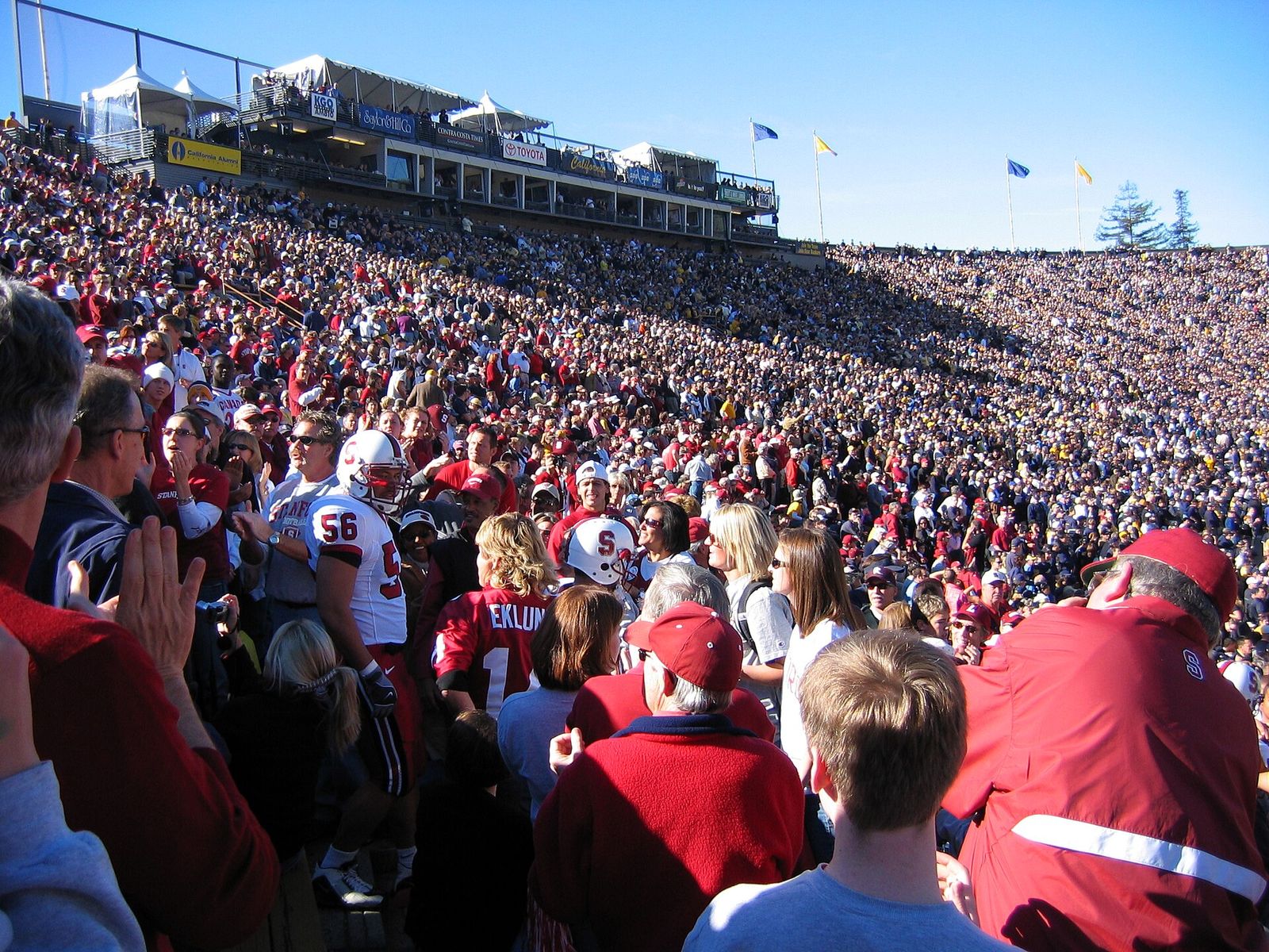 Photo taken by Poppy in November 2004. Big Game 2004 (Cal-Stanford) : Stanford players arrival