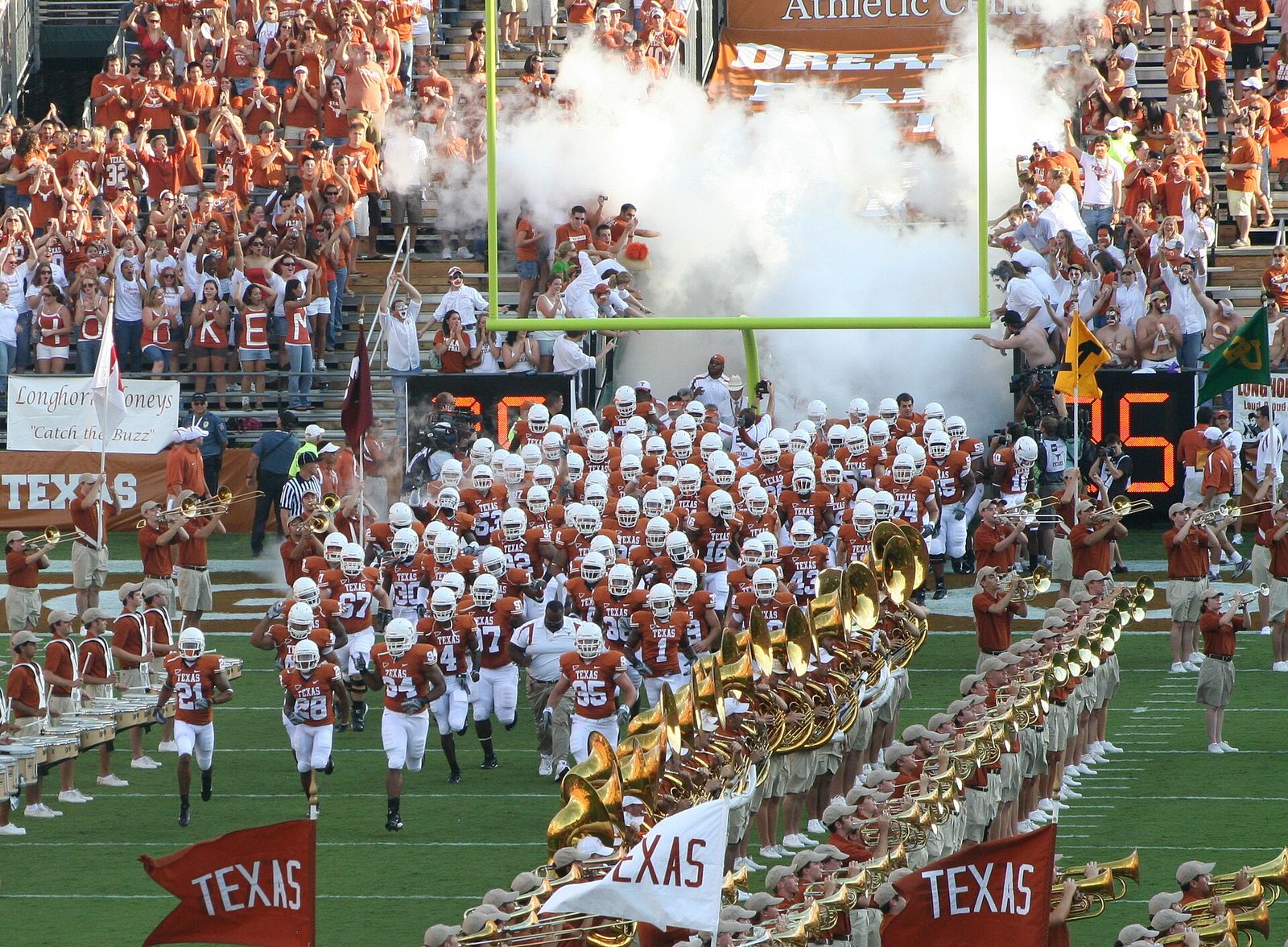 2007 Texas Longhorns football team enters the field on opening day