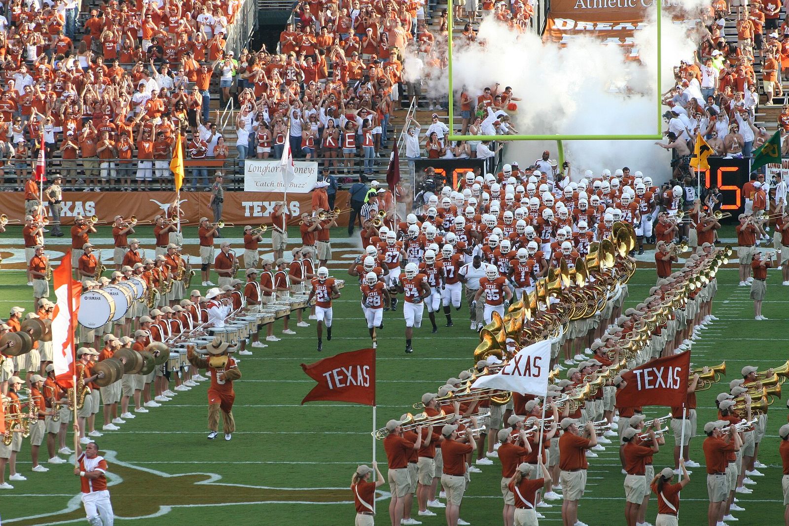 2007 Texas Longhorns football team enters the field on opening day