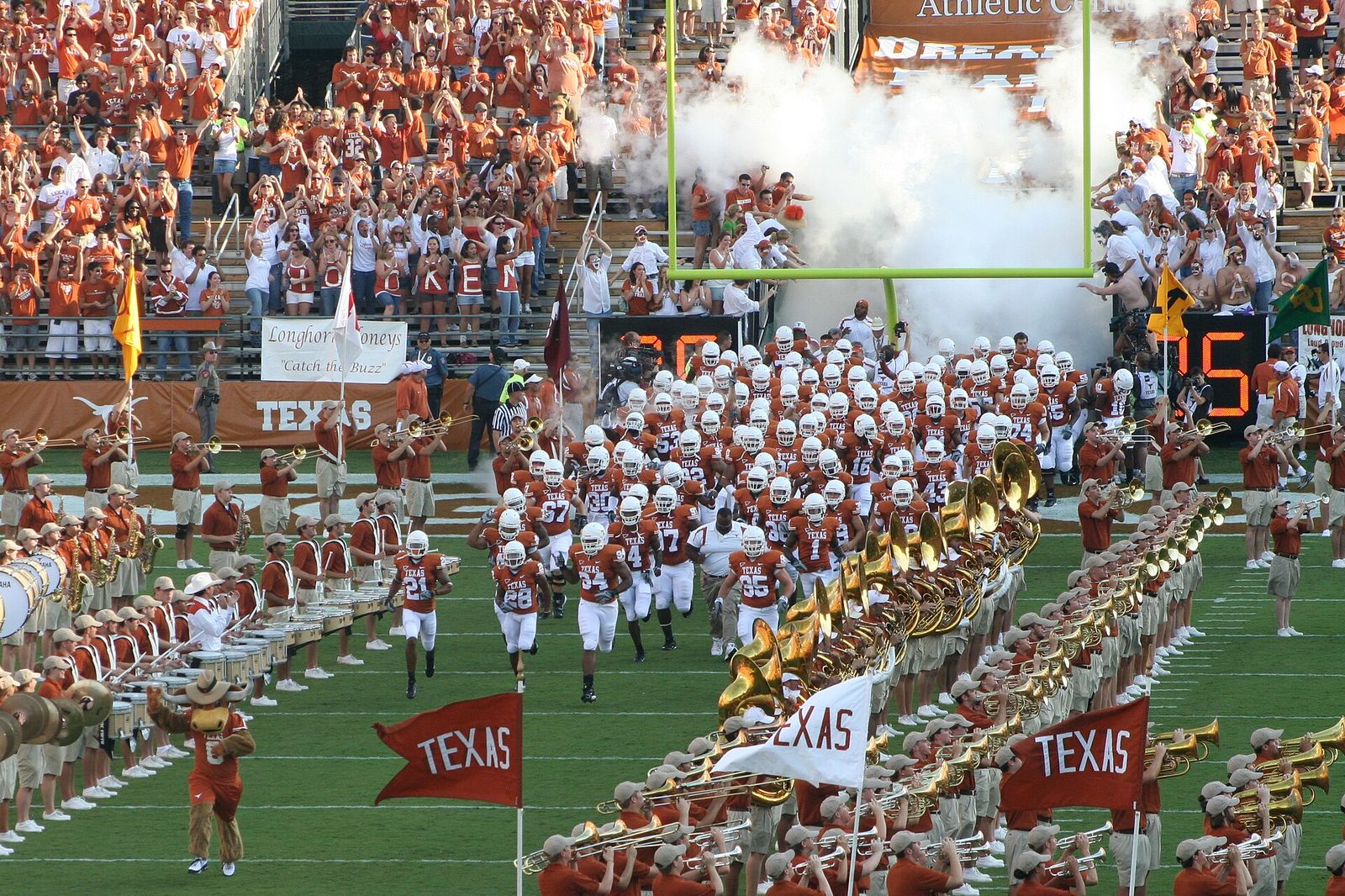2007 Texas Longhorns football team enters the field on opening day