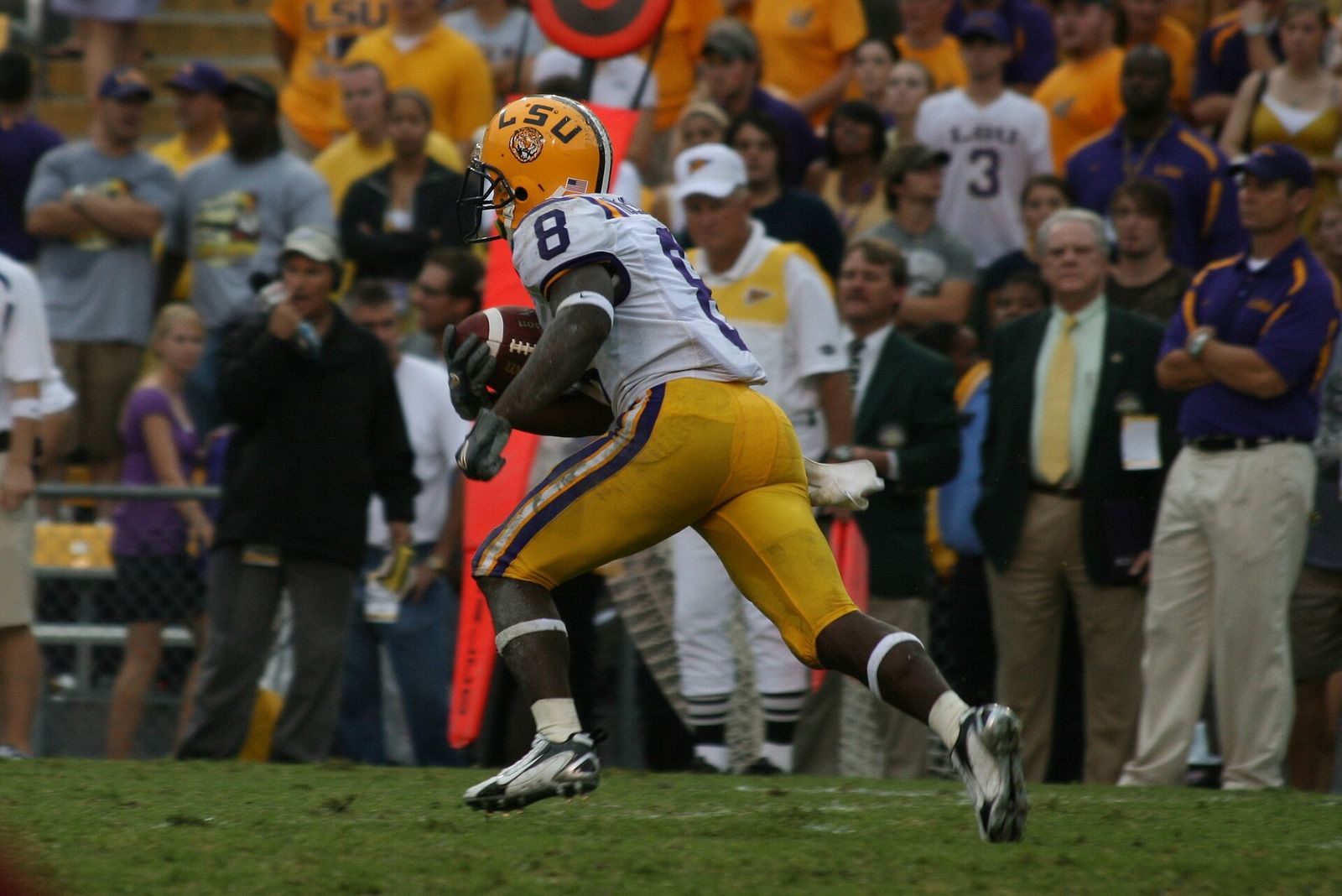 LSU WR Trindon Holliday returns a kickoff in the second half against South Carolina in 2007.