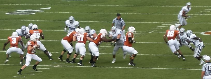 Colt McCoy drops back to pass against KSU 2007
