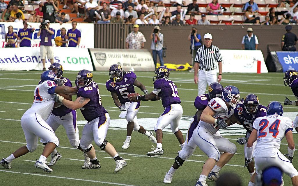 Boise State University vs East Carolina University - Chris Johnson handoff