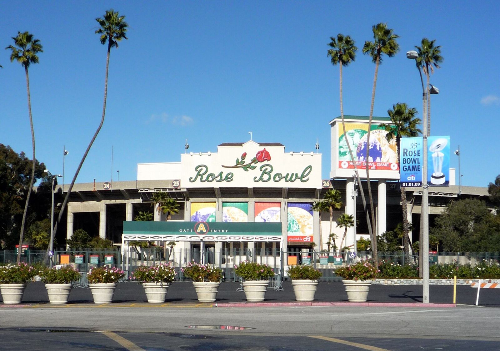 The Rose Bowl stadium before the 2009 Rose Bowl game, with sign advertising the game on January 1, 2009.