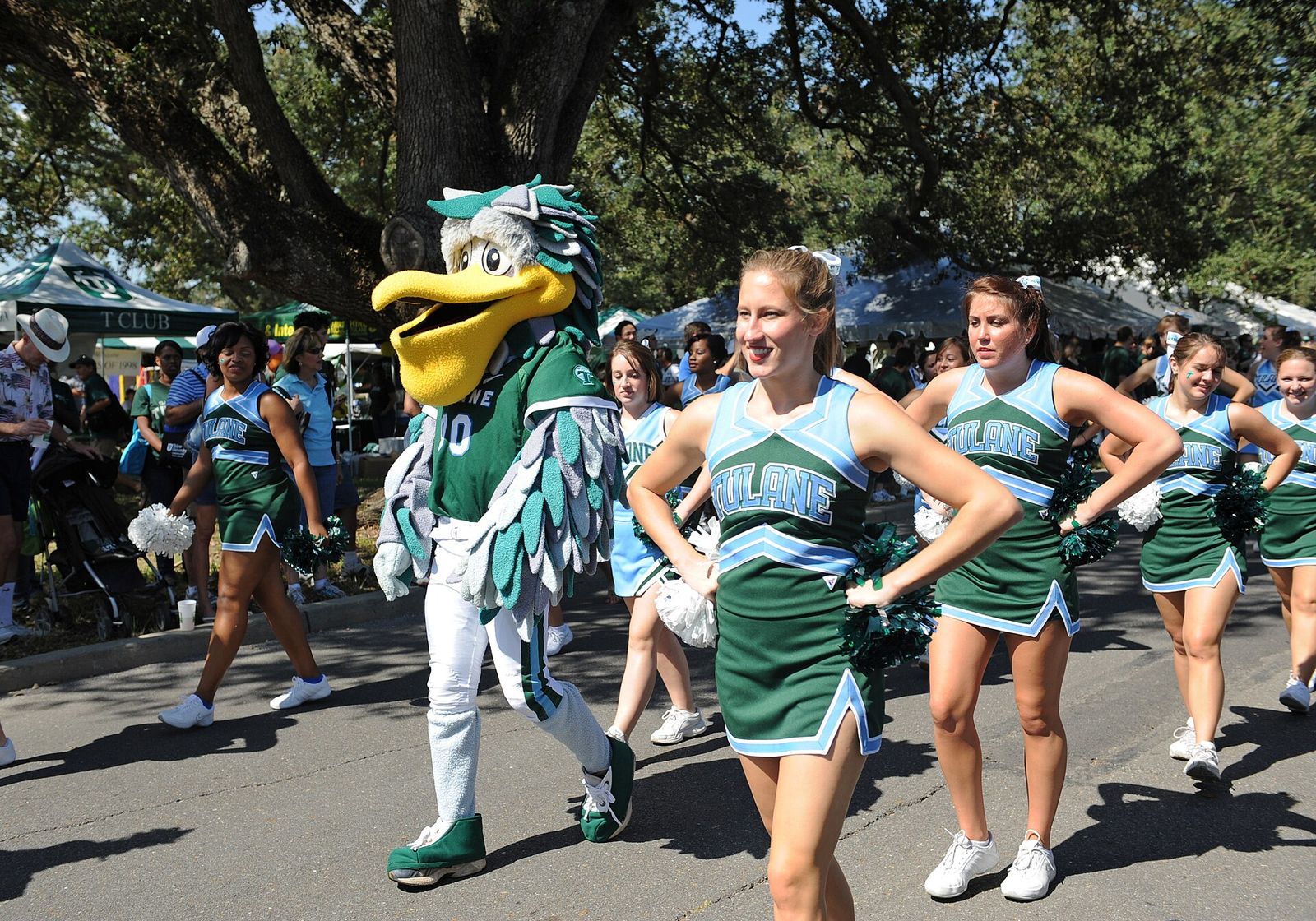 Cheerleaders and Riptide at Homecoming