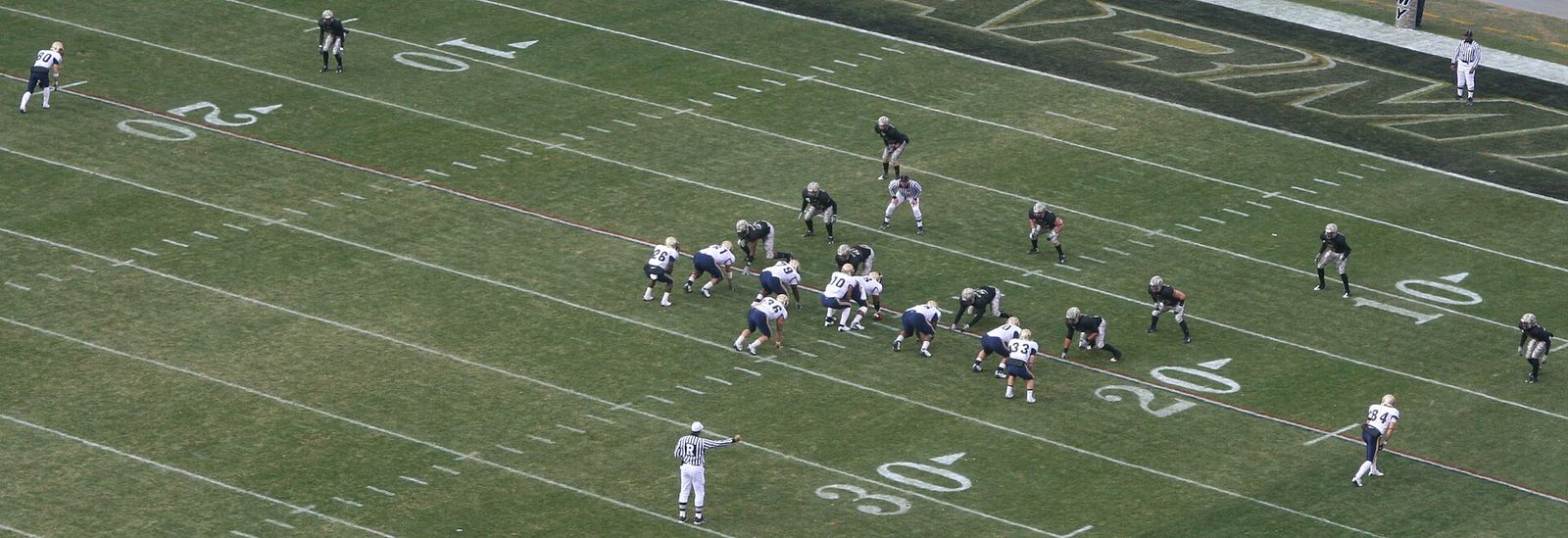 Spread Option formation used most often by the Navy offense. Taken at the 2008 Army-Navy Game.