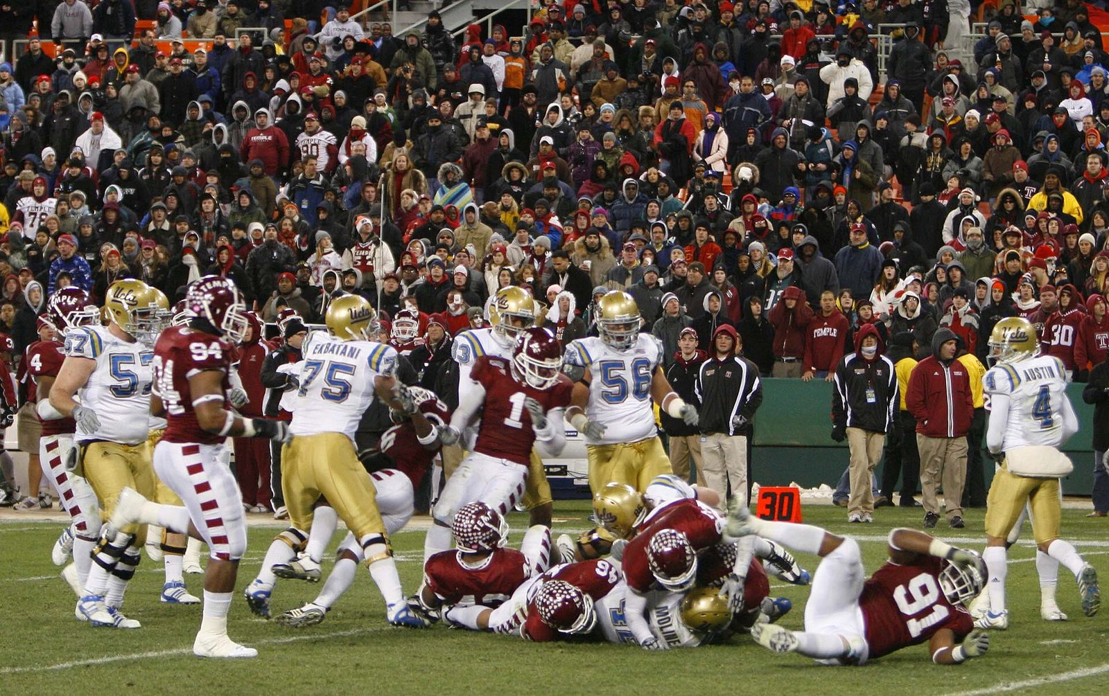 Temple vs. UCLA, 2009
