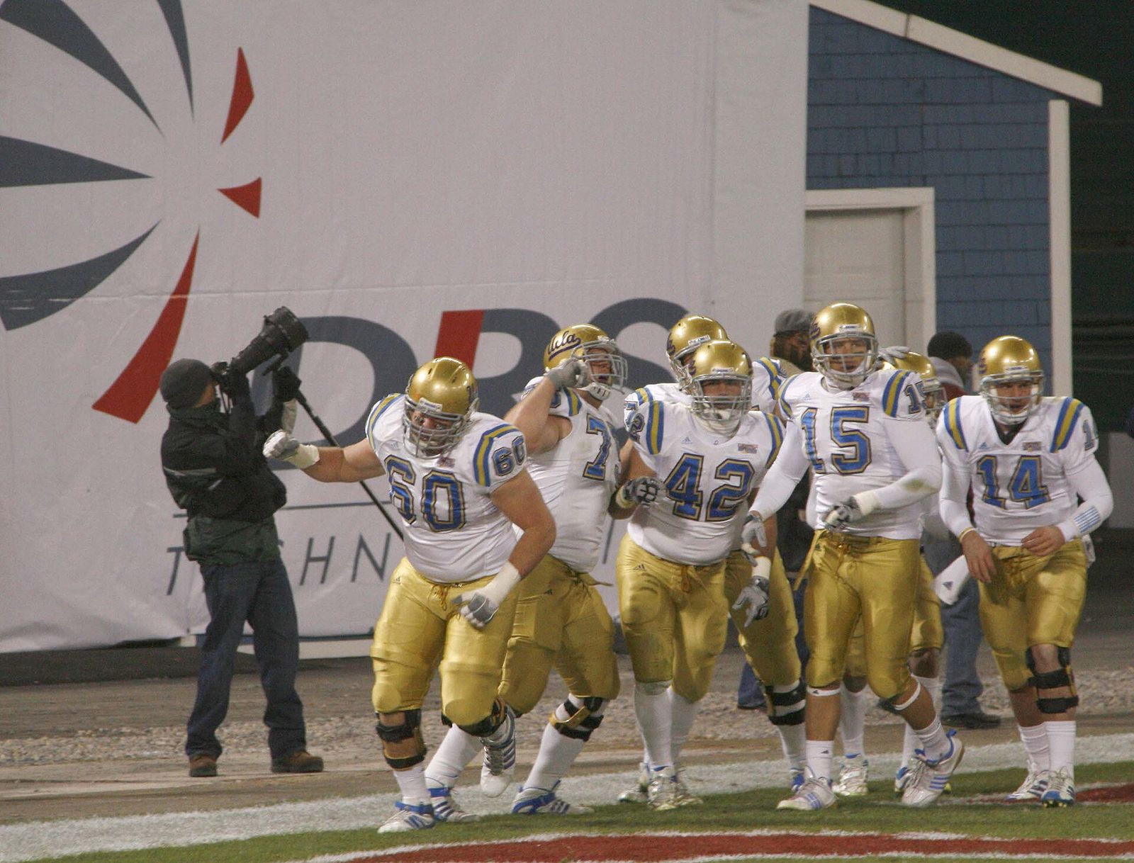 Temple vs. UCLA, 2009