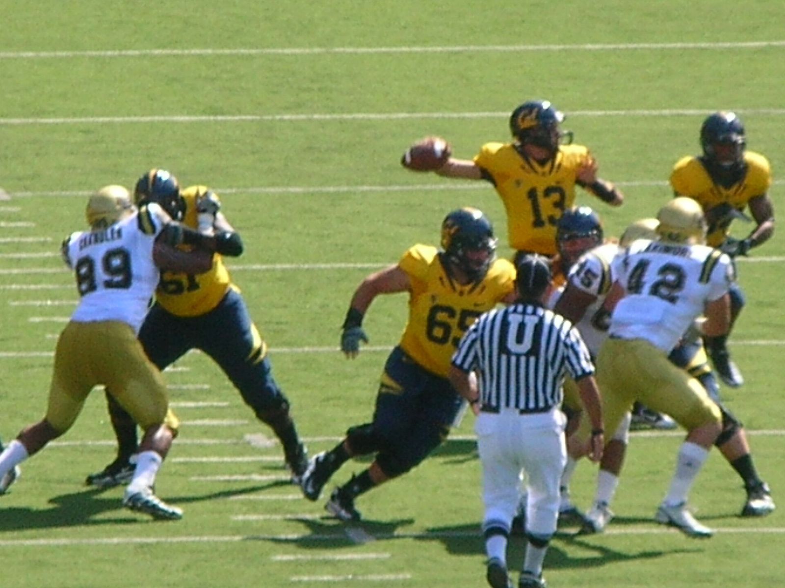 Cal on offense during a road game against the California Golden Bears in Berkeley. The Golden Bears won 35-7.