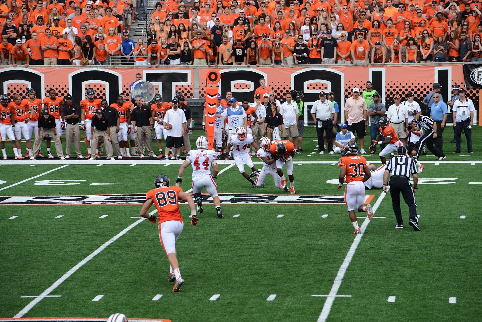 Oregon State Beavers offense against the Wisconsin Badgers defense led by Chris Borland in 2012