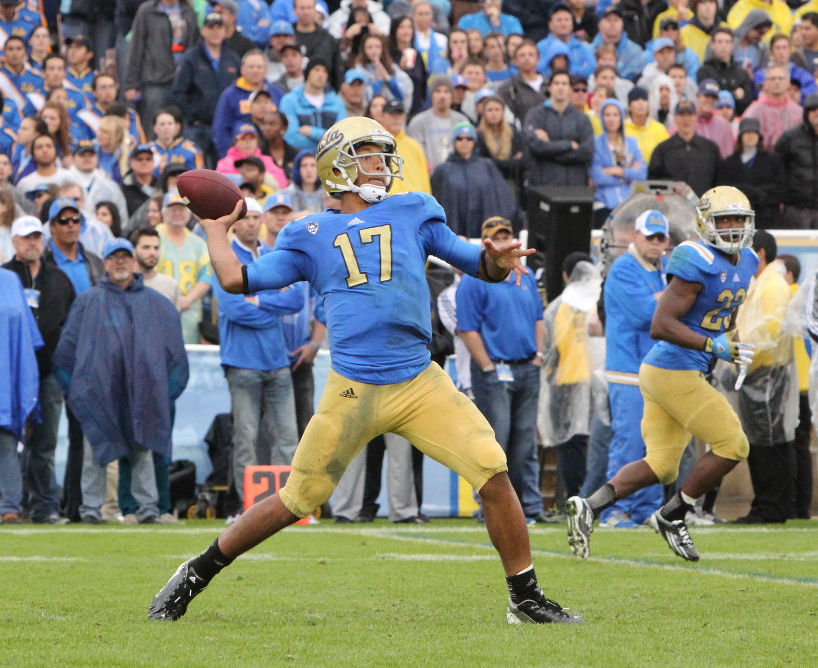 UCLA Bruins quarterback Brett Hundley