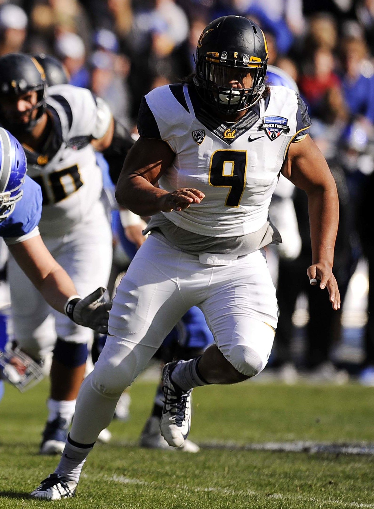 The Air Force Falcons and Cal Golden Bears compete in the 2015 Armed Forces Bowl