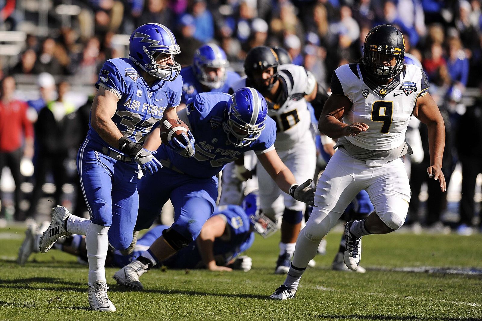 The Air Force Falcons and Cal Golden Bears compete in the 2015 Armed Forces Bowl