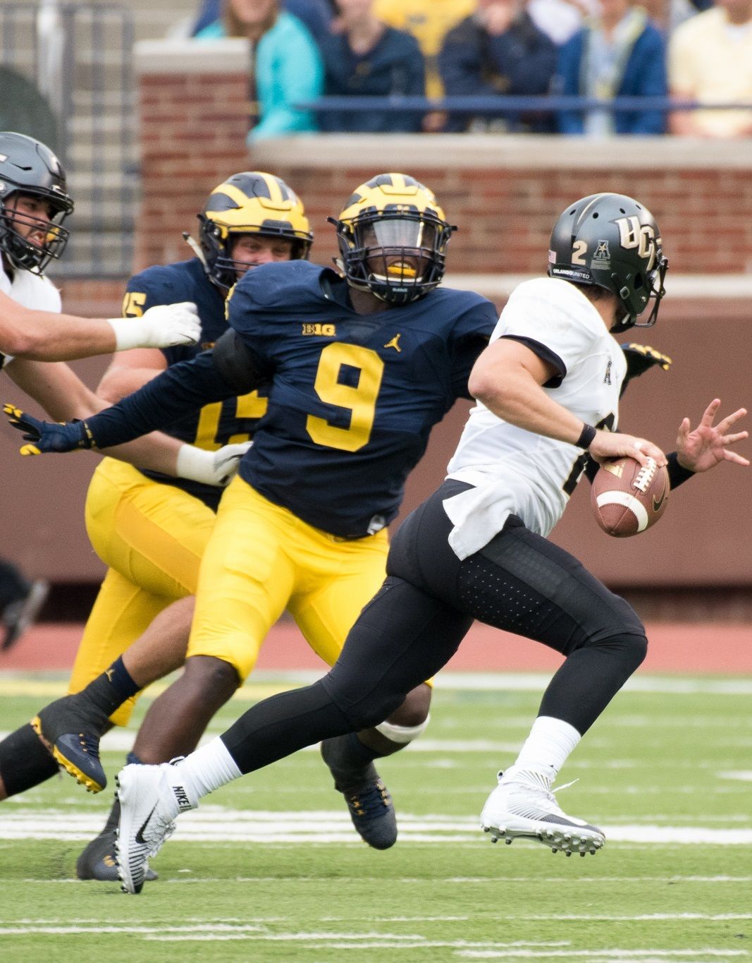 Mike McCray for 2016 Michigan Wolverines football team chasing Nick Patti of 2016 UCF Knights football team on September 10, 2016.