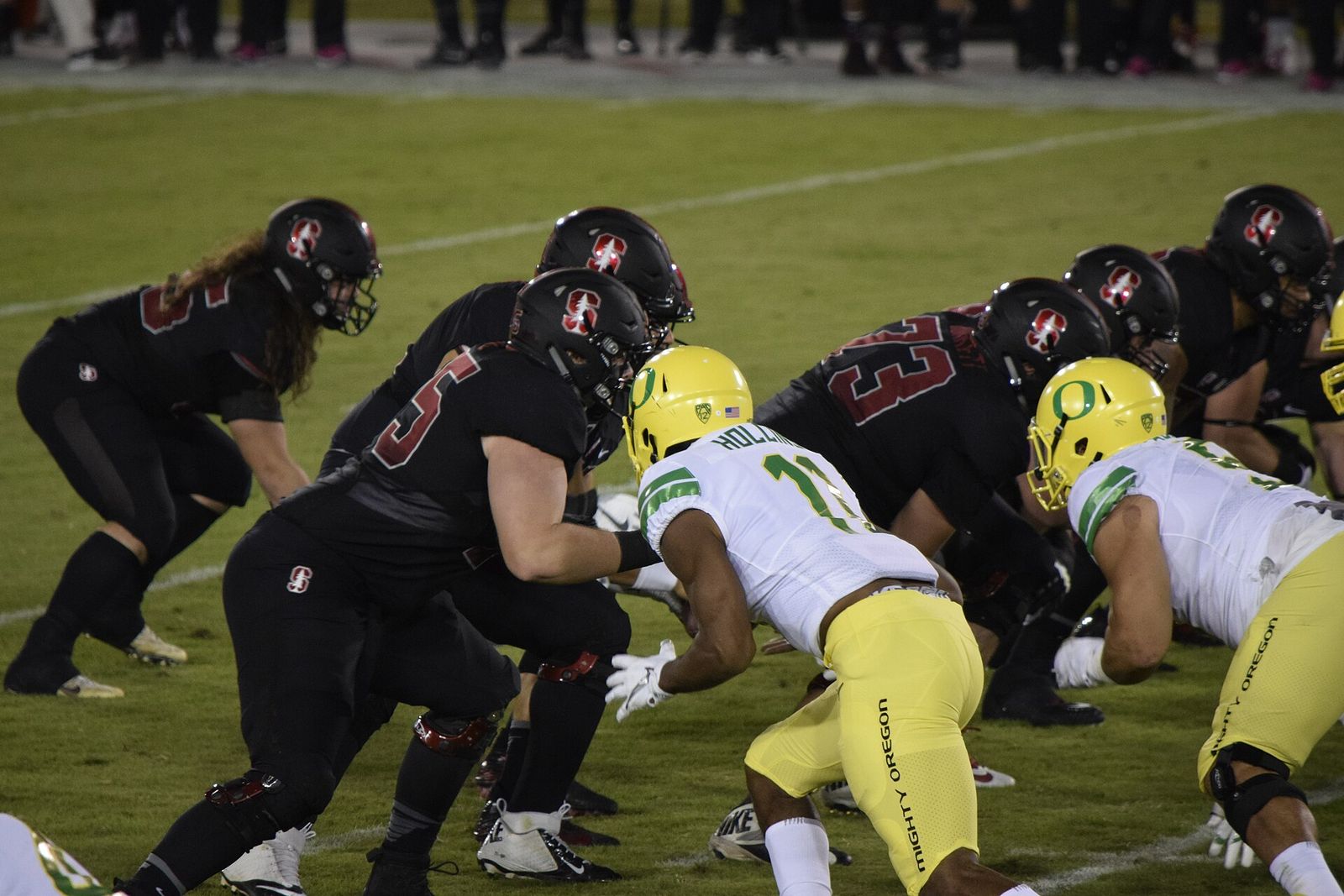 Oregon's Justin Hollins playing against Stanford in 2017