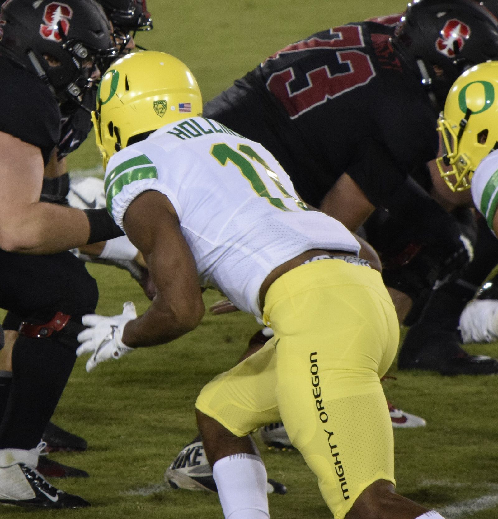 Oregon's Justin Hollins playing against Stanford in 2017