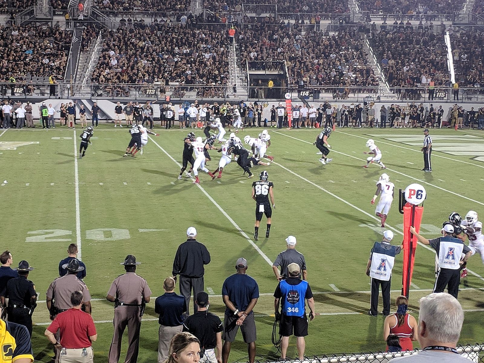 McKenzie Milton runs for 13 yards for the touchdown, putting the Knights up 35-17 against FAU.
