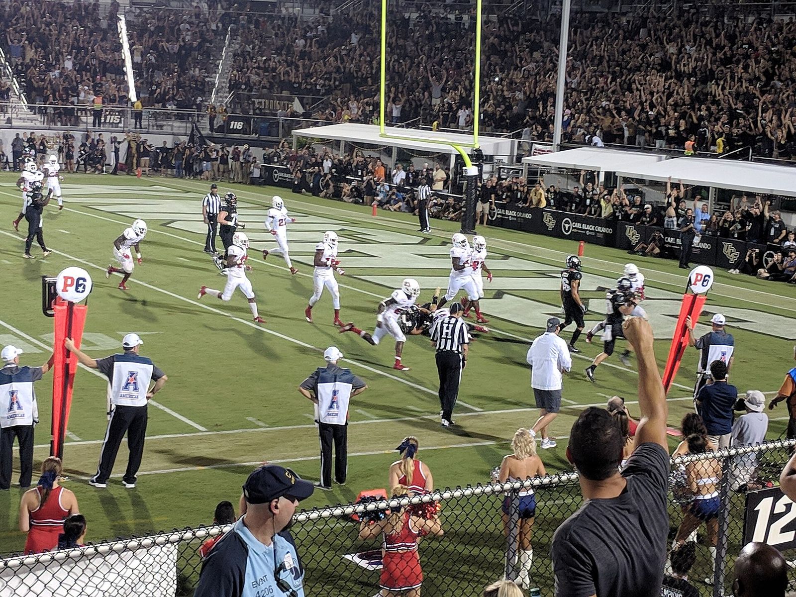 McKenzie Milton runs for 13 yards for the touchdown, putting the Knights up 35-17 against FAU.