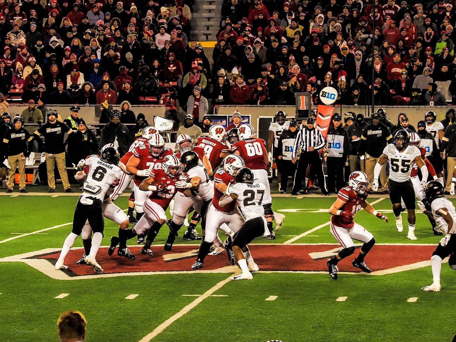 Jonathan Taylor rushing with the football