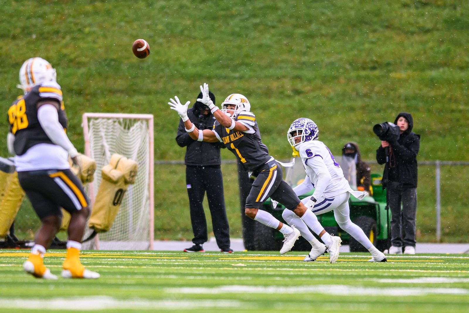 Baldwin Wallace cornerback Anthony Kendall making an interception vs Mount Union
