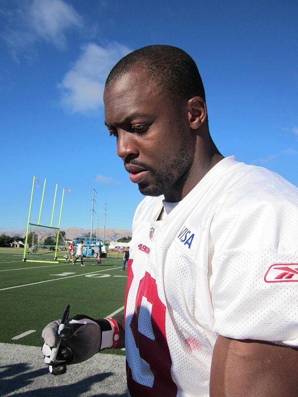 Manny Lawson with the San Francisco 49ers, 2010
