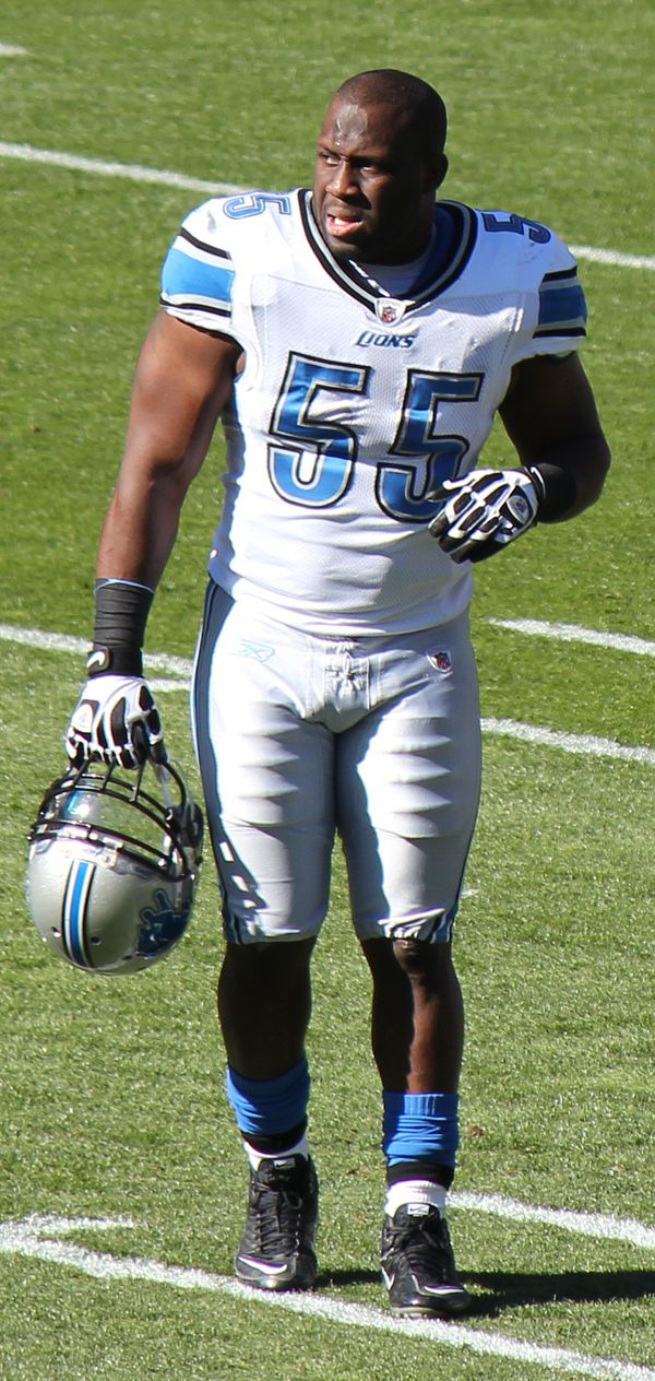 Stephen Tulloch in the NFL
