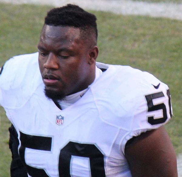Curtis Lofton with the Oakland Raiders, 2015