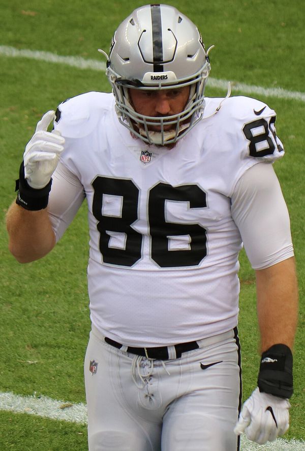 Lee Smith with the Oakland Raiders, 2017