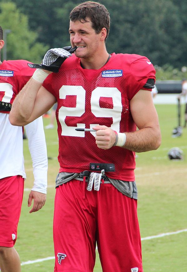 Shann Schillinger with the Atlanta Falcons, 2013