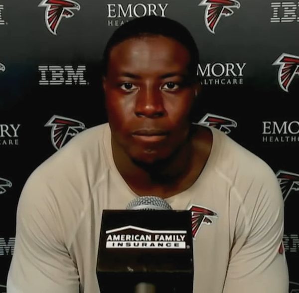 Foyesade Oluokun with the Atlanta Falcons, 2021