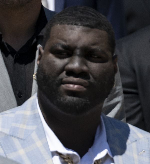 Mekhi Becton with the Los Angeles Chargers, 2025