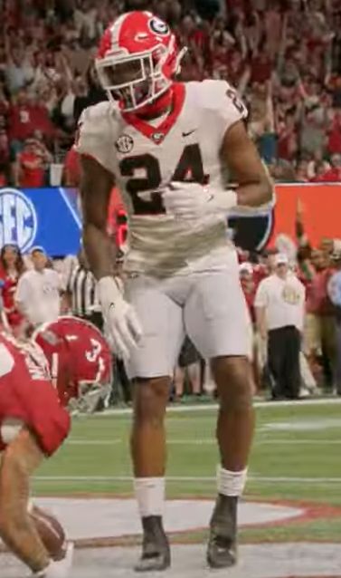 Malaki Starks in the NFL