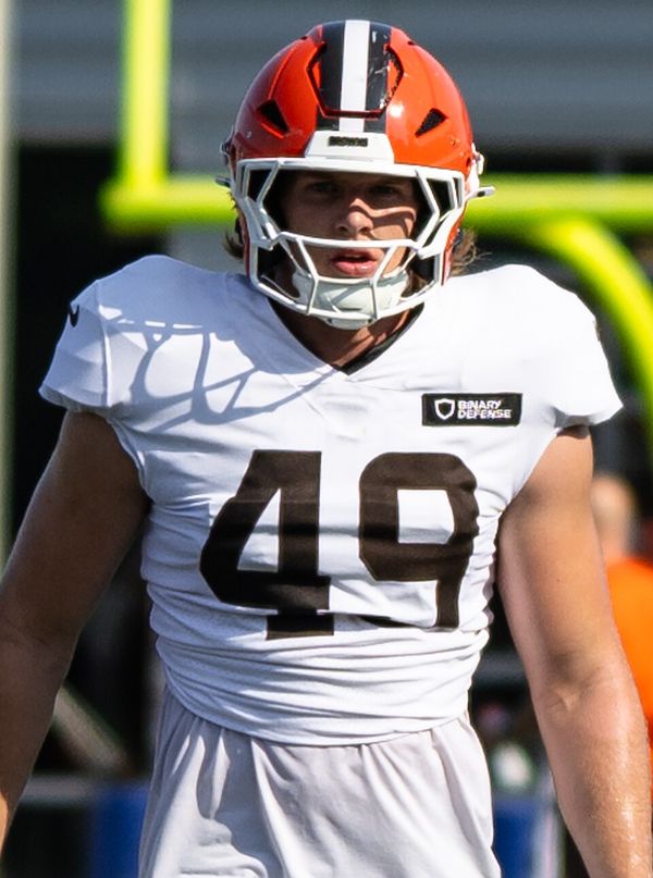 Carson Schwesinger with the Cleveland Browns, 2025