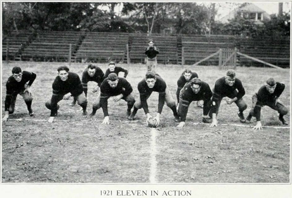 The 1921 Commodores in a short punt formation